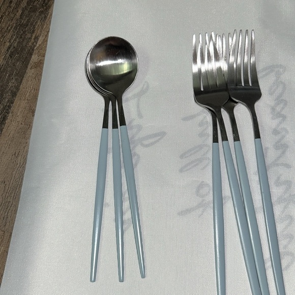 Set of 18 pieces Crofton Light Blue Silverware missing  spoon and butter knife - Picture 2 of 4